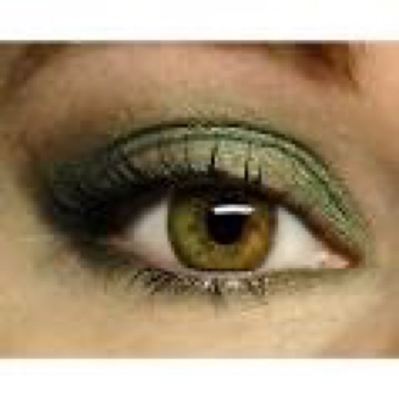 Lavera #6 Forest Green Eyeshadow - Picture 2 of 4